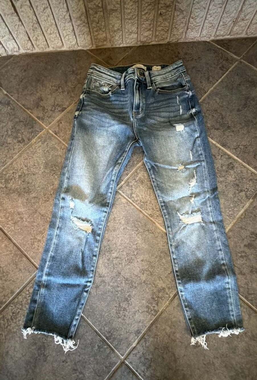 268 KanCan Signature Mid-Rise Ankle Skinny Distressed Raw Hem Jeans Size 26